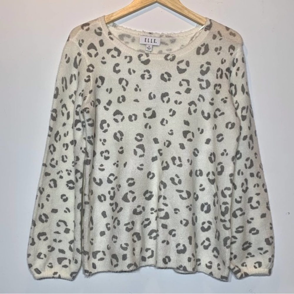 NWT Elle‎ White Leopard Animal Print Super Soft Sweater